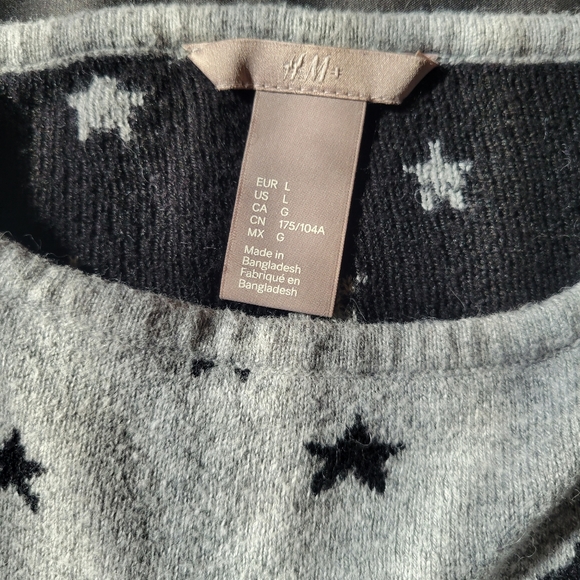 H&M Star Sweater - Picture 3 of 3